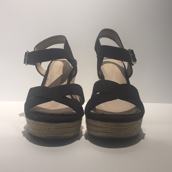 Black strapped wedge heels - Picture 2 of 6